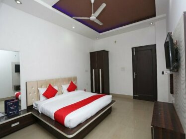 OYO 28227 Hotel Abhinandan