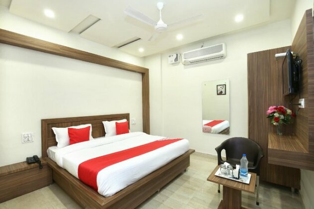 OYO 33470 Hotel S7