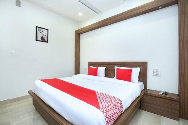 OYO 33470 Hotel S7 - Photo2