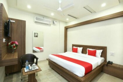 OYO 33470 Hotel S7