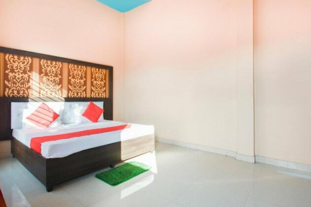 OYO 69434 Hotel Lavaynya - Photo5