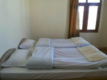 Anshah Guest House