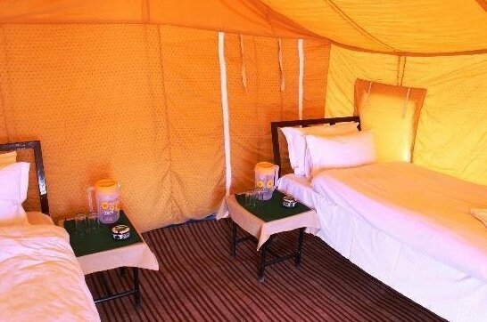 Camp Redstart - Photo2
