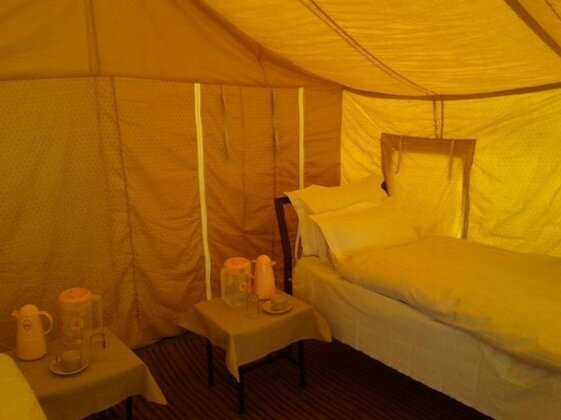 Camp Redstart - Photo3