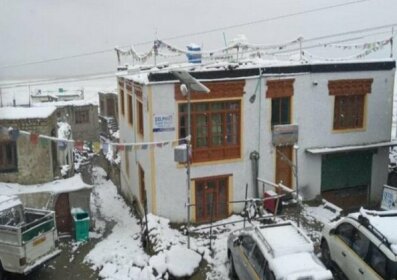 Dolphin Guest House Leh