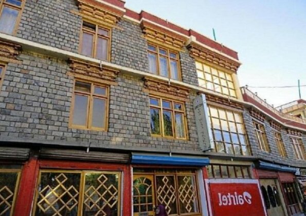 Hills View Hotel - Photo2