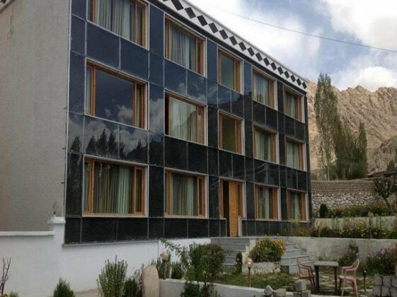 Photo 1