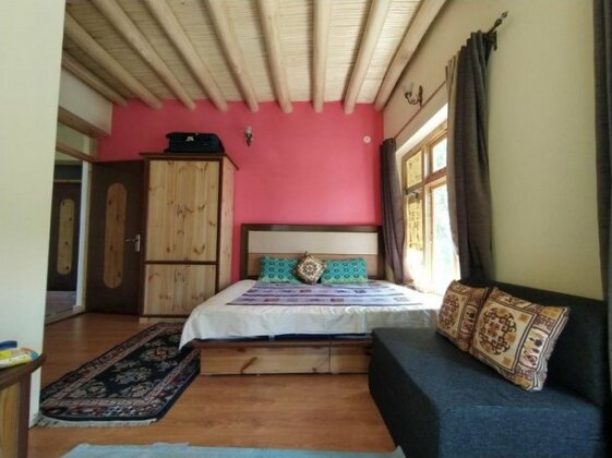Karin Homestay