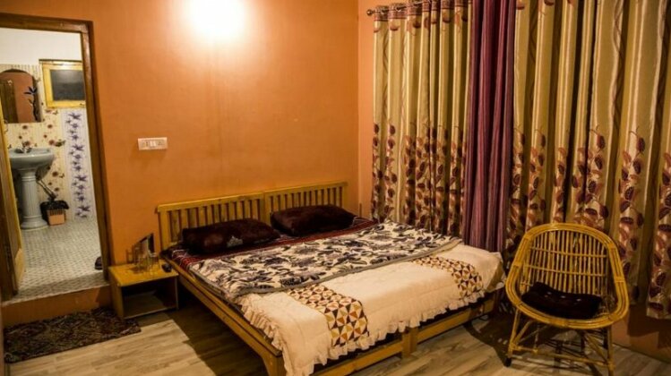 Kartika Guest House - Photo2