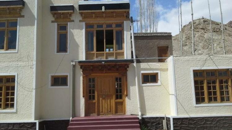  Photo 3