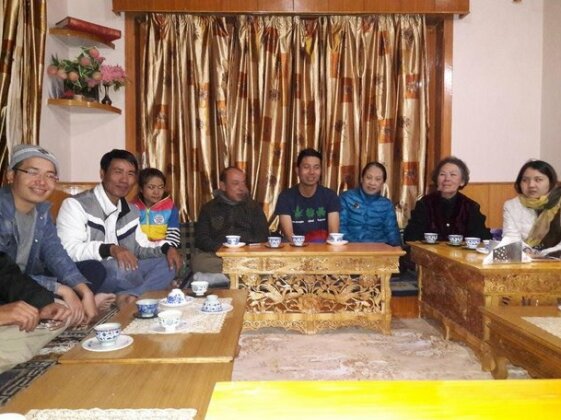 OYO 37004 City Heart Guest House Leh - Photo2