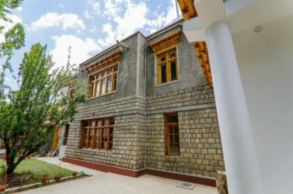 OYO 41928 New Parmir Holiday Homes