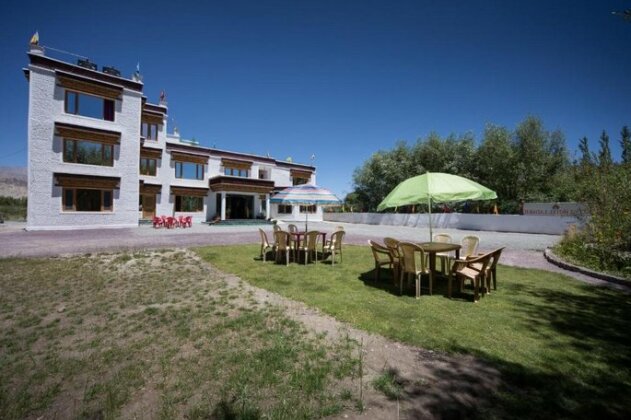 Ratna Hotel Ladakh - Photo2