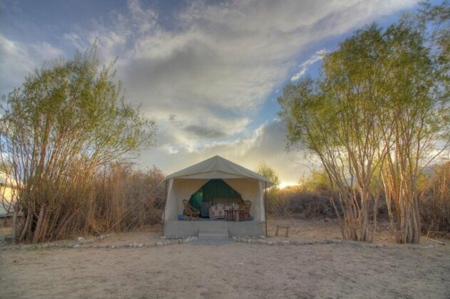 The Indus River Camp - Photo2