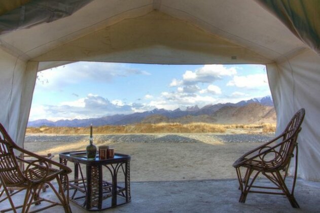 The Indus River Camp - Photo5