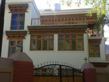 Zagoo Deluxe Guest House