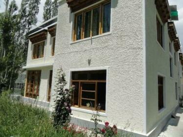 Zal Guest House