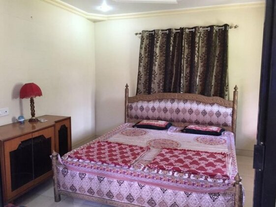2 Bhk Bungalow With Pool - Photo3