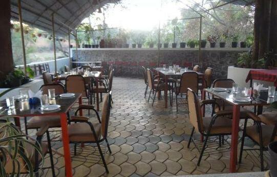 Lion's Den Hotel - Photo4