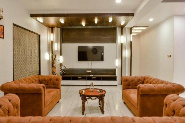 The Grand Luxurious With Biggest Pool - Photo2