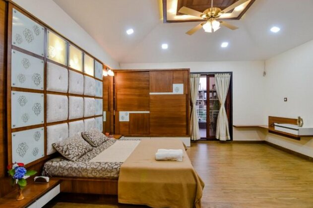 The Grand Luxurious With Biggest Pool - Photo5