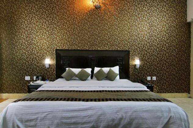 Amber Hotel Lucknow - Photo2