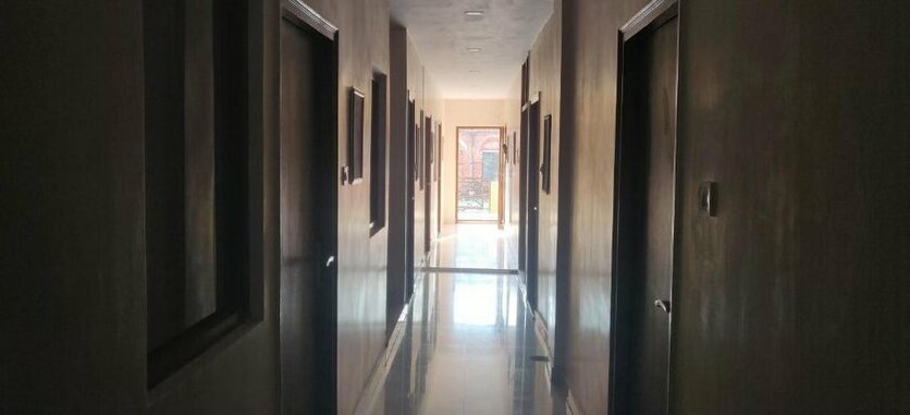 C N Comforts Dormitory - Photo4