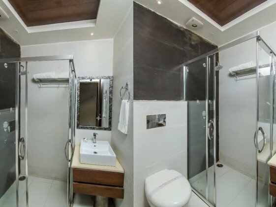 Capital O 28615 Hotel Crossroad - Photo3