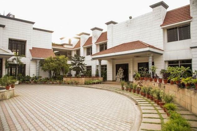 Charans Club and Resorts - Photo3