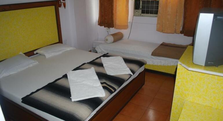 Charans Guest House - Photo4
