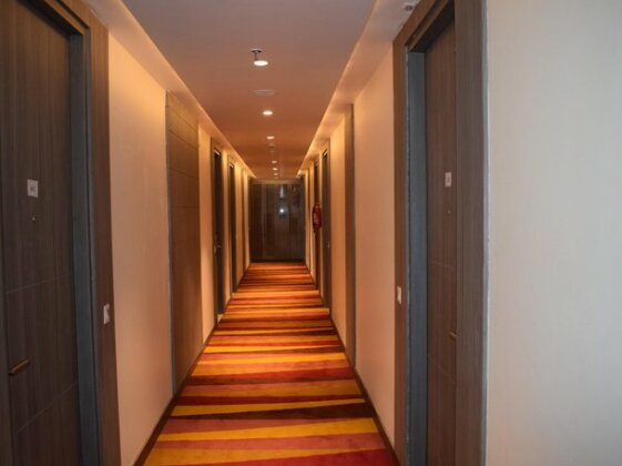 Deep Clarks Inn Lucknow - Photo4
