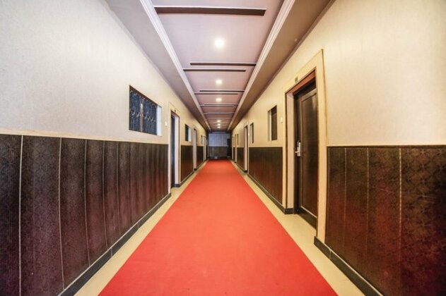 FabHotel Landmark Awadh - Photo2