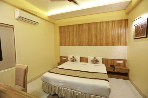 FabHotel Ratana International - Photo4