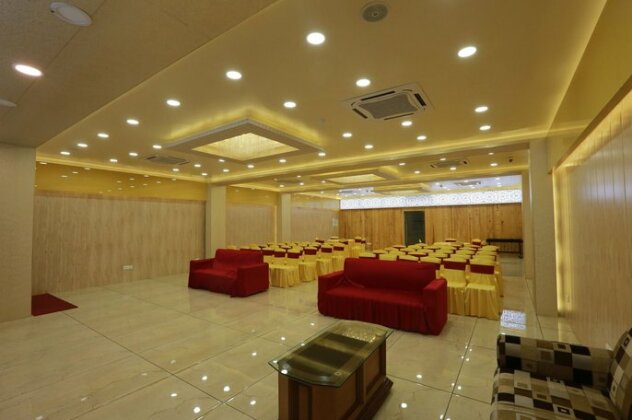 FabHotel Ratana International - Photo5