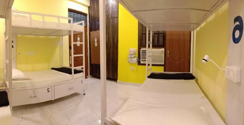 Hashtag Traveler's - Photo3