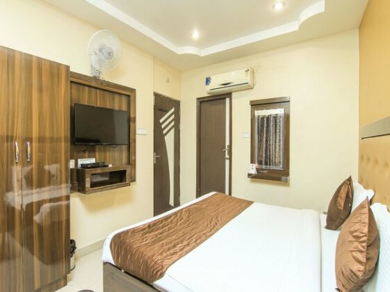 OYO 2000 Hotel Yash - Photo5