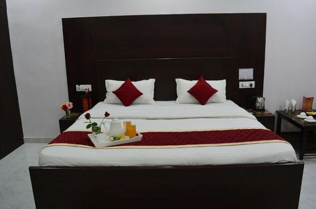 OYO 24527 Hotel Lotus