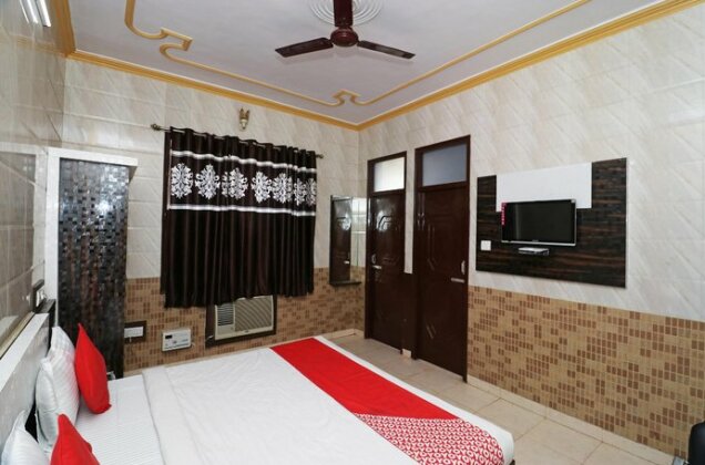 OYO 24585 Pr Palace - Photo3