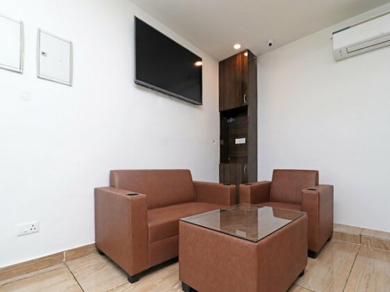 OYO 27922 Ss Palace - Photo4