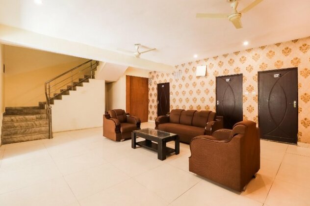 OYO 36714 Hotel Right Care - Photo3