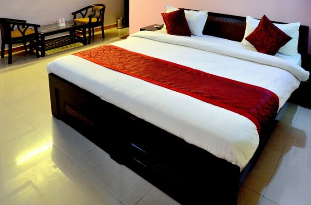 OYO 4731 Hotel Surya Continental - Photo2
