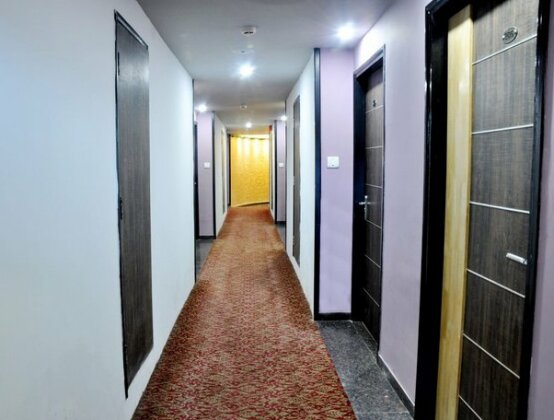 OYO Premium Vidhan Sabha Marg - Photo2