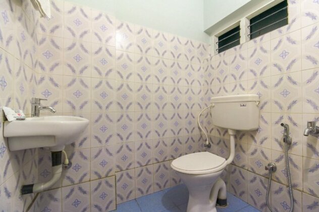 SPOT ON 41992 Azad Guest House SPOT - Photo4