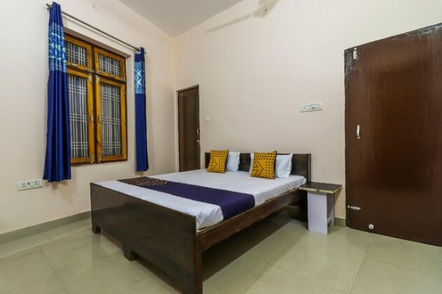 SPOT ON 63897 Upwan Guest House - Photo2