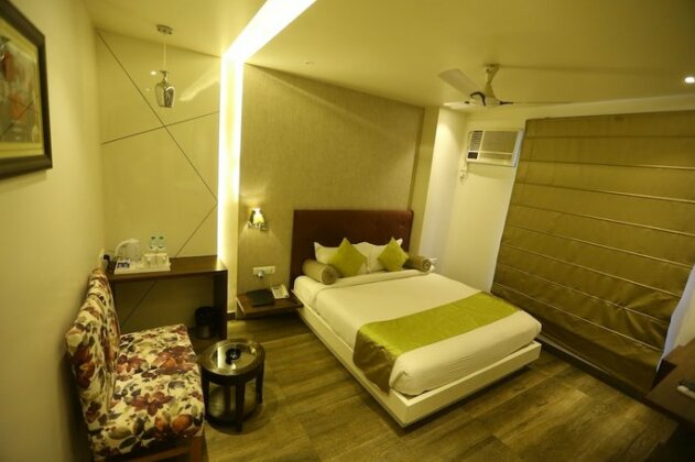The Gurveer Royal - Photo2