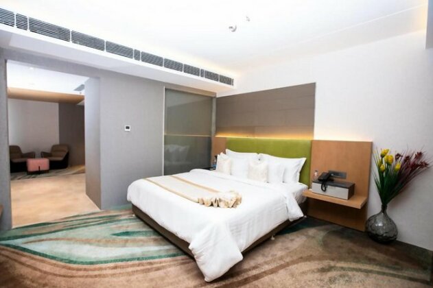 The Regnant - Photo2