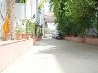 Vrindaban Hotel - Photo4
