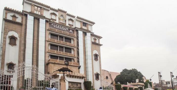 Hotel Maharaja Regency - Photo2