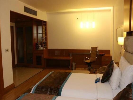 OYO Elite Hambran Road - Photo5