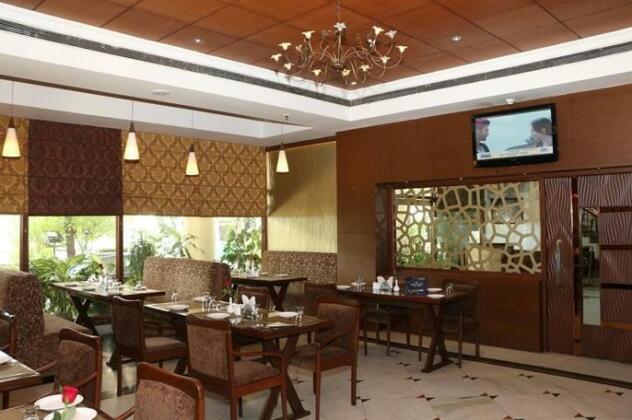 OYO Premium Pakhowal Road - Photo4